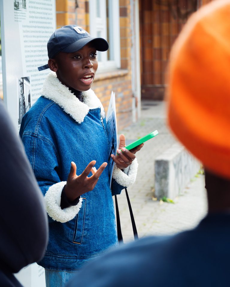 Dekoloniale Tour durch Zehlendorf – Auf Spurensuche nach verdrängter Geschichte